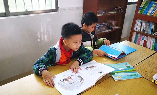 志愿者走进贫困小学 君泰一分爱心一分钟 2015
